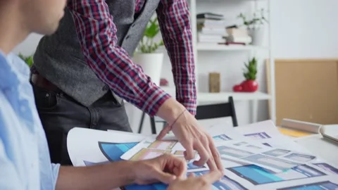 Creative designer explaining ideas to colleague Stock Footage 142531243