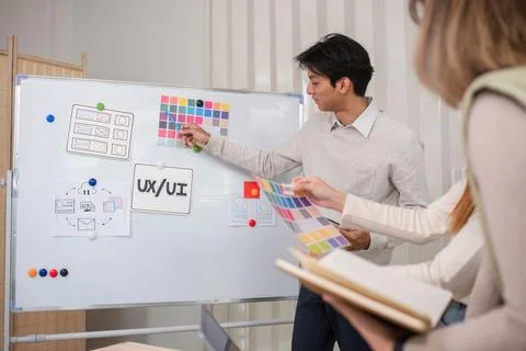 Creative designer team leader presentation on application design and ux ui Foto stock