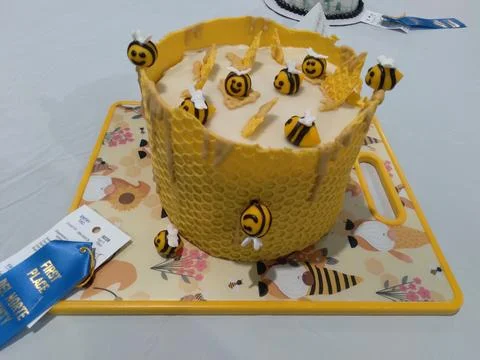 A creative dessert shaped like a beehive Stock Photos
