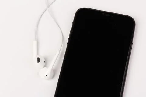 Creative flat lay photo of workspace desk with earphones and mobile phone Foto stock