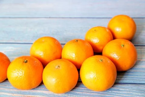 Creative flat lay top view of fresh orange fruit on blue wooden background with 스톡 사진