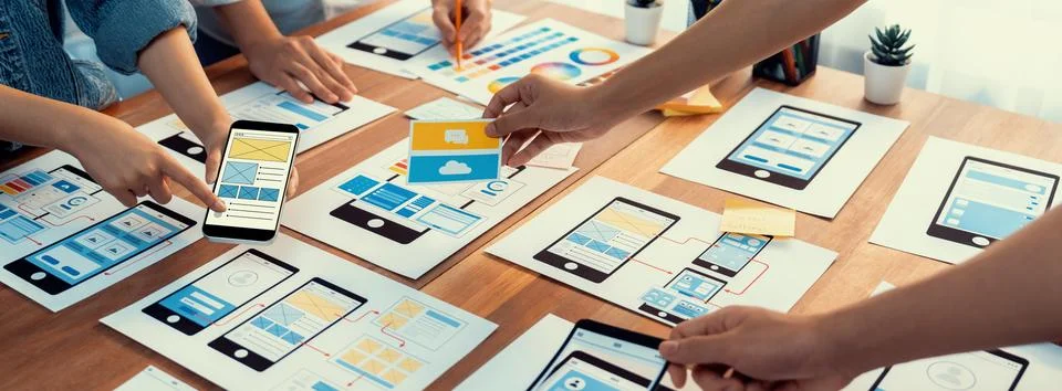 Creative front-end developer brainstorming UI design. Scrutinize 스톡 사진