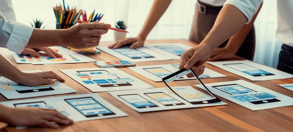 Creative front-end developer brainstorming UI design. Scrutinize 스톡 사진