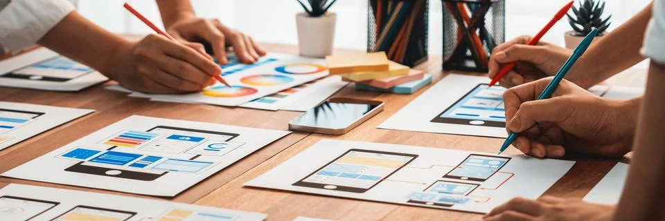 Creative front-end developer brainstorming UI design. Scrutinize Foto stock