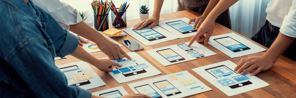 Creative front-end developer brainstorming UI design. Scrutinize Foto stock