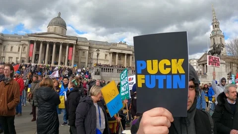 Creative fuck putin sign, crowd trafalgar square for ukraine, russian invasion Stock Footage 171454540