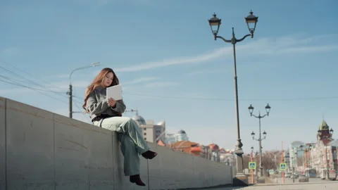 Creative individual scribbling on urban ledge during evening. Poised writer Video stock 337649370