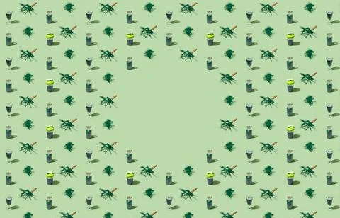 Creative isometric pattern with green spirulina powder and drinks, with copy  Foto stock