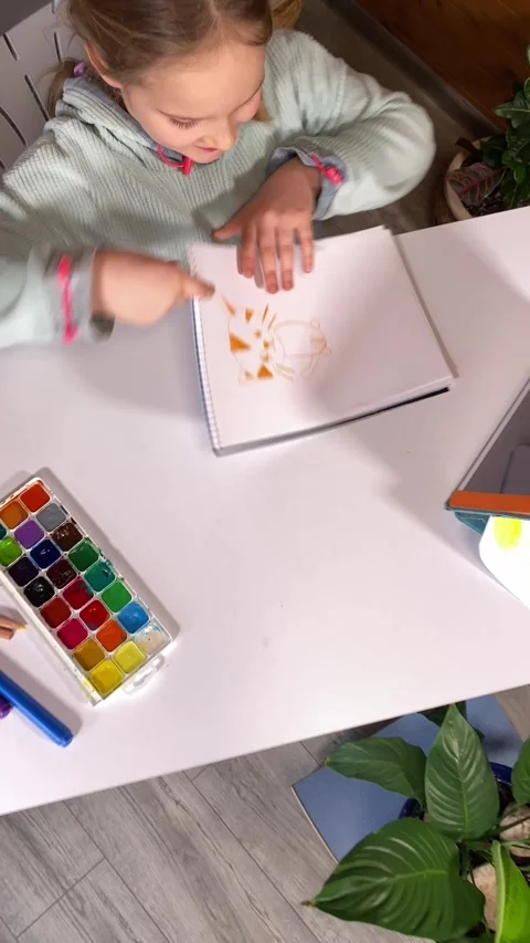 Creative Kid Livestream Drawing Tutorial with Digital Tablet Vídeo Stock 263963286