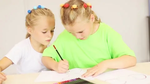 Creative kids explore art together in a cheerful environment Vídeo Stock 296332317