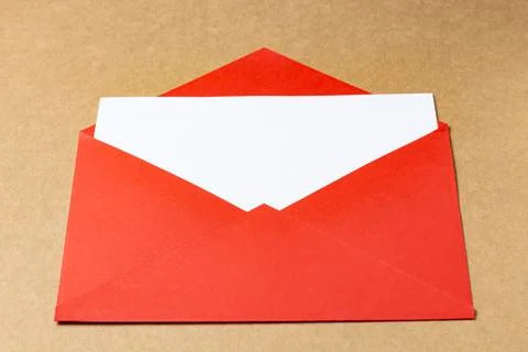 Creative layer, red christmas envelope with place for text on craft backgroun Foto stock