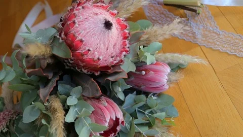 Creative layout made with flowers and white frame. Spring minimal concept Stockbeeldmateriaal 127571320