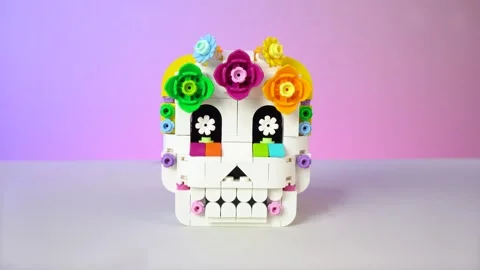 Creative Lego Day of the dead Skull Decorated with Vibrant Colorful Flowers Vidéo 328293633