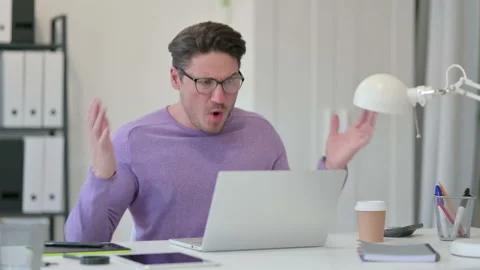 Creative Middle Aged Man having Loss on Laptop in Office 스톡 동영상 143566659