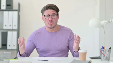 Creative Middle Aged Man Reacting to Failure 스톡 동영상 143565288