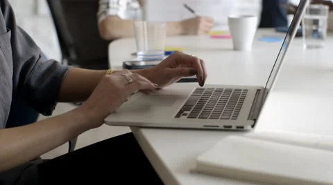 Creative millennial business people using laptop and adhesive notes 動画素材 66989432