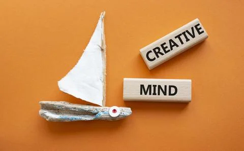 CREATIVE MIND symbol. Concept word CREATIVE MIND on wooden blocks. Beautifu.. Stock Photos