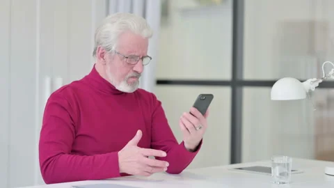 Creative Old Man Reacting to Loss on Smartphone 스톡 동영상 145364424