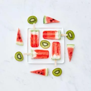 Creative pattern from different pieces of fruit and berry color ice cream on a Foto stock