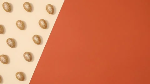 Creative pattern of Glitter gold eggs for Easter rotating. Stop motion Stock Footage 150282344