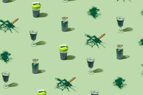 Creative pattern made of green spirulina algae powder and drink - healthy foo Stock Photos