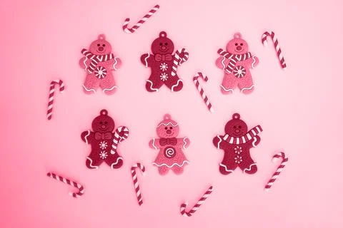 Creative photo with gingerbread men in the color of the year 2023 Stock Photos