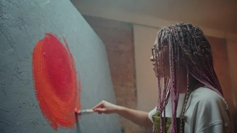 Creative Process: Artist Starts with Gray Canvas, Adds Vivid Red Stroke Vídeos de archivo 250816429