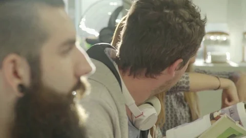 Creative professionals in office meeting Vídeo Stock 75184400