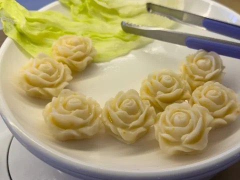 Creative Rose Shaped Fish Paste Hot Pot Ingredients Served With Fresh Lettu.. 写真素材