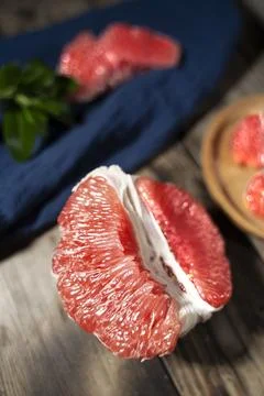 Creative Ruby Pomelo Fresh Citrus Fruit Composition 스톡 사진