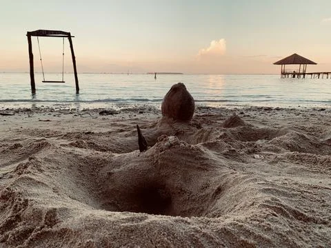 Creative Sand Formation with Coconut Shell at Sunset on Tanjung Lesung Beach Foto stock