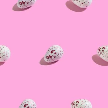 Creative seamless pattern with easter quail eggs on pink background. Sweet ab 스톡 사진