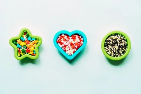 Creative serving of multi-colored crunchy sweets in a variety of forms Foto stock
