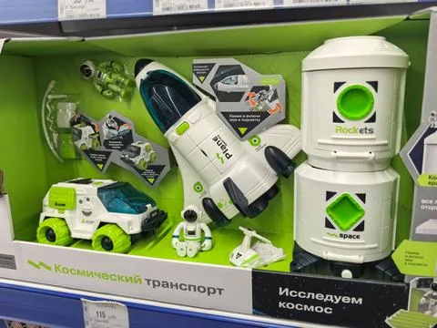Creative space exploration toy set for young astronauts in a store display Stock-Fotos