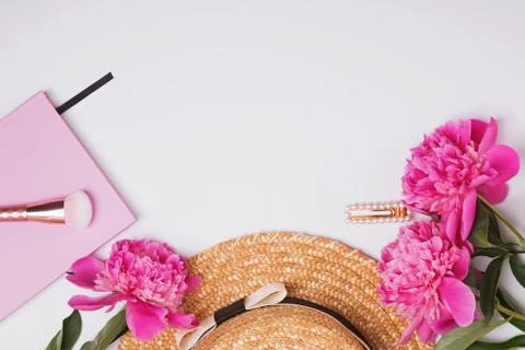 Creative summer composition with straw hat and beautiful pink peonies Stock Photos