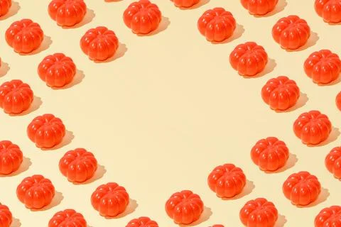 Creative summer tomato pattern flat lay on pastel yellow background copy spac Foto stock