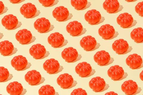 Creative summer tomato pattern flat lay on pastel yellow background minimalis Foto stock