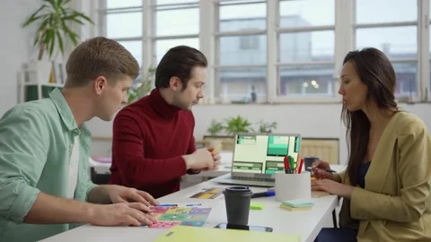 Creative team discussing website templates in office Video stock 142149496
