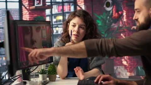 Creative team working with editing software to improve visual content Vídeos de archivo 308672729