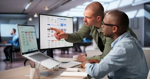 Creative UX Designers Working Together To Improve App Interface Design. Fotos de archivo