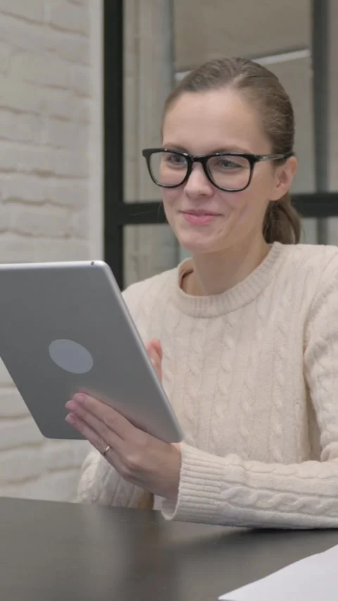 Creative Woman Doing Video Chat on Tablet at Work, vertical video Vídeos de archivo 325832105