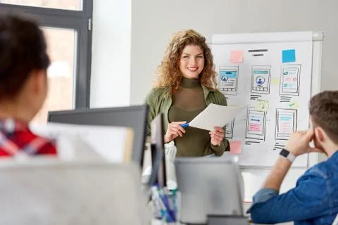 Creative woman showing user interface at office Foto stock
