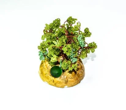 Creative wood made of copper wire and beads. Foto stock