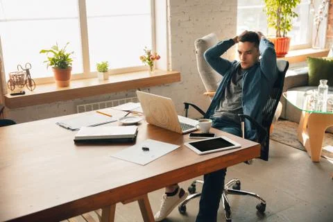 Creative workplace - organized work space as you like for inspiration, man Foto stock