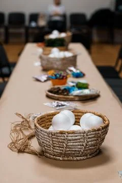 Creative Workshop Table Setup with Art Supplies and Baskets. Easter Crafts... Foto stock