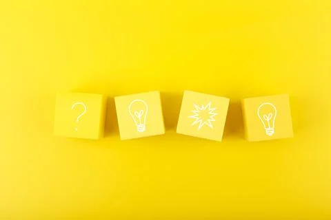 Creativity, brainstorming and fresh ideas concept. Light bulb and question signs Foto stock