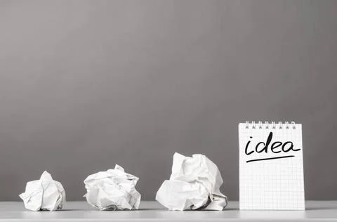 Creativity creative process. crumpled wads and notebook with word idea Cop... Foto stock