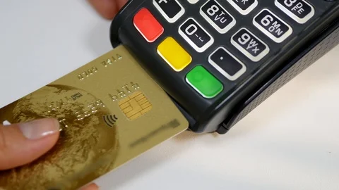 Credit card payment terminal using electronic chip 스톡 동영상 94078156
