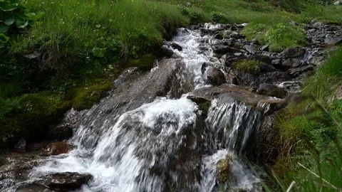 Creek or waterfall flowing Video stock 84854107