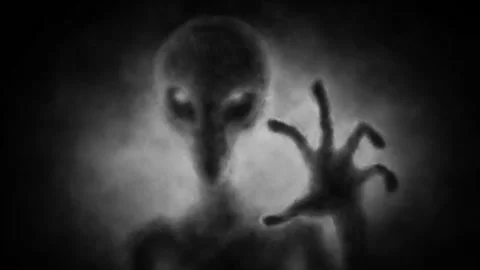 Creepy alien humanoid silhouette in rays of light. 2D animation in sci-fi horror Vídeo Stock 344815854